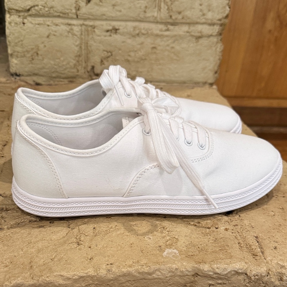 NWOT Universal Thread White Sneakers - Picture 4 of 6